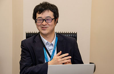 稲津氏