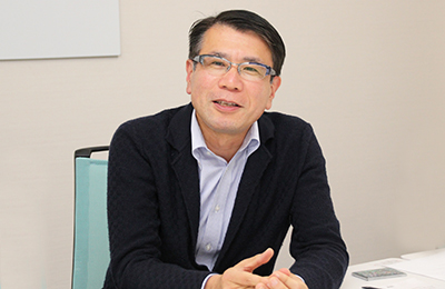 井手氏